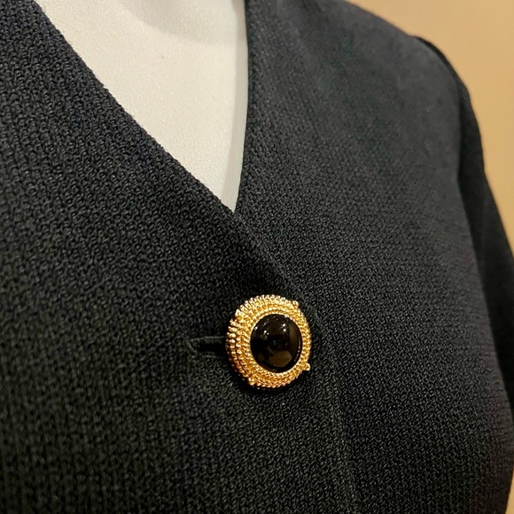 St John 2 piece black knit short sleeve suit. Size 4 - Picture 6 of 8